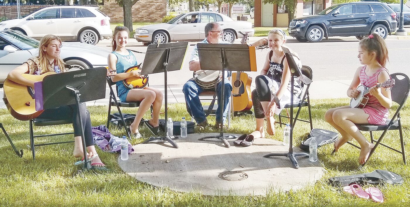 ‘Papa and his Pack’ perform at Art Center